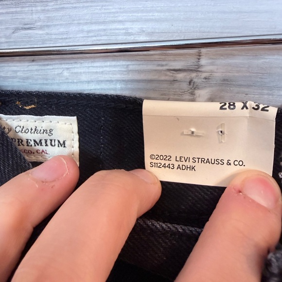 NWT Levi’s High Loose Flare Jeans in Black - Picture 7 of 16